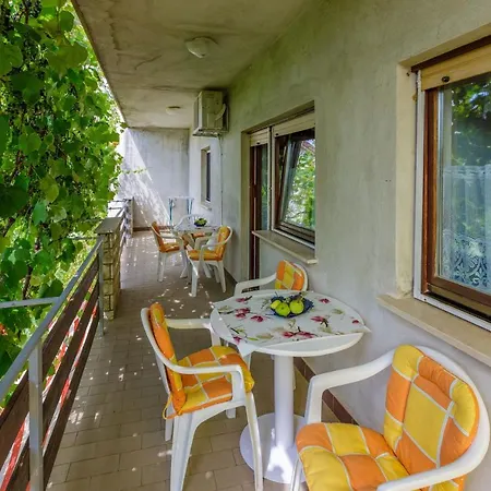 Ledy Apartamento Novi Vinodolski